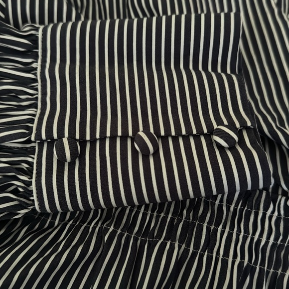 Express Wrap top - Picture 2 of 5